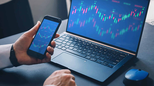 Trading multi-écrans sur plateforme Trader AI